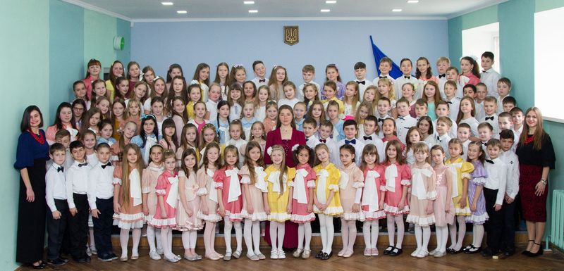 Хор учнів молодших класів «Весня ночка»