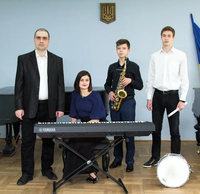 Ансамбль духових та ударних інструментів
